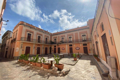 Appartamento abitabile in centro a Casarano