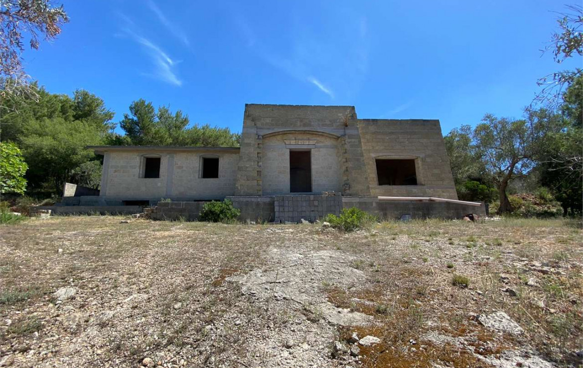 Villa allo stato rustico a Casarano